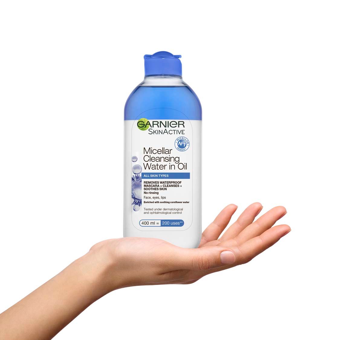 3600542098069 Micellar Cleansing Water in Oil for Delicate Skin and Eyes on hand